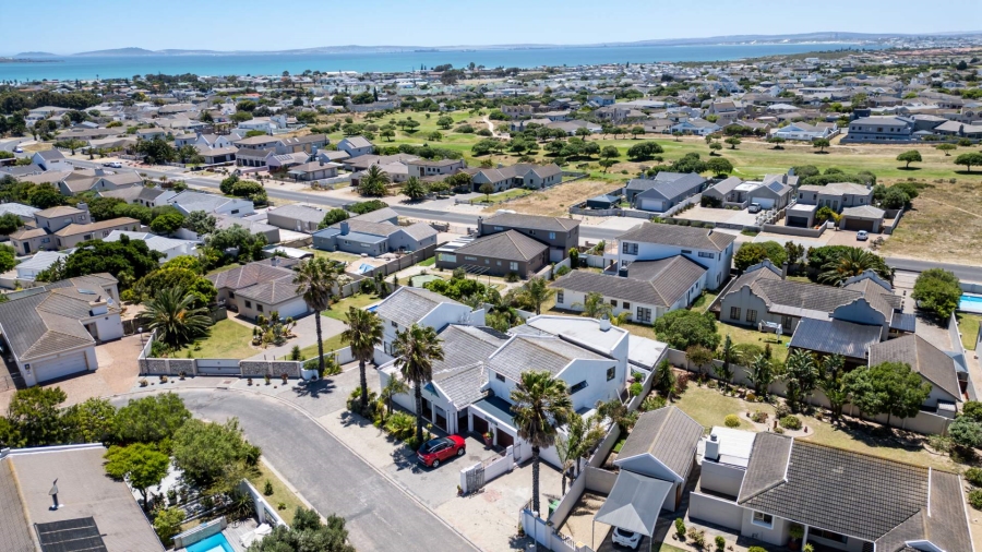 8 Bedroom Property for Sale in Country Club Western Cape